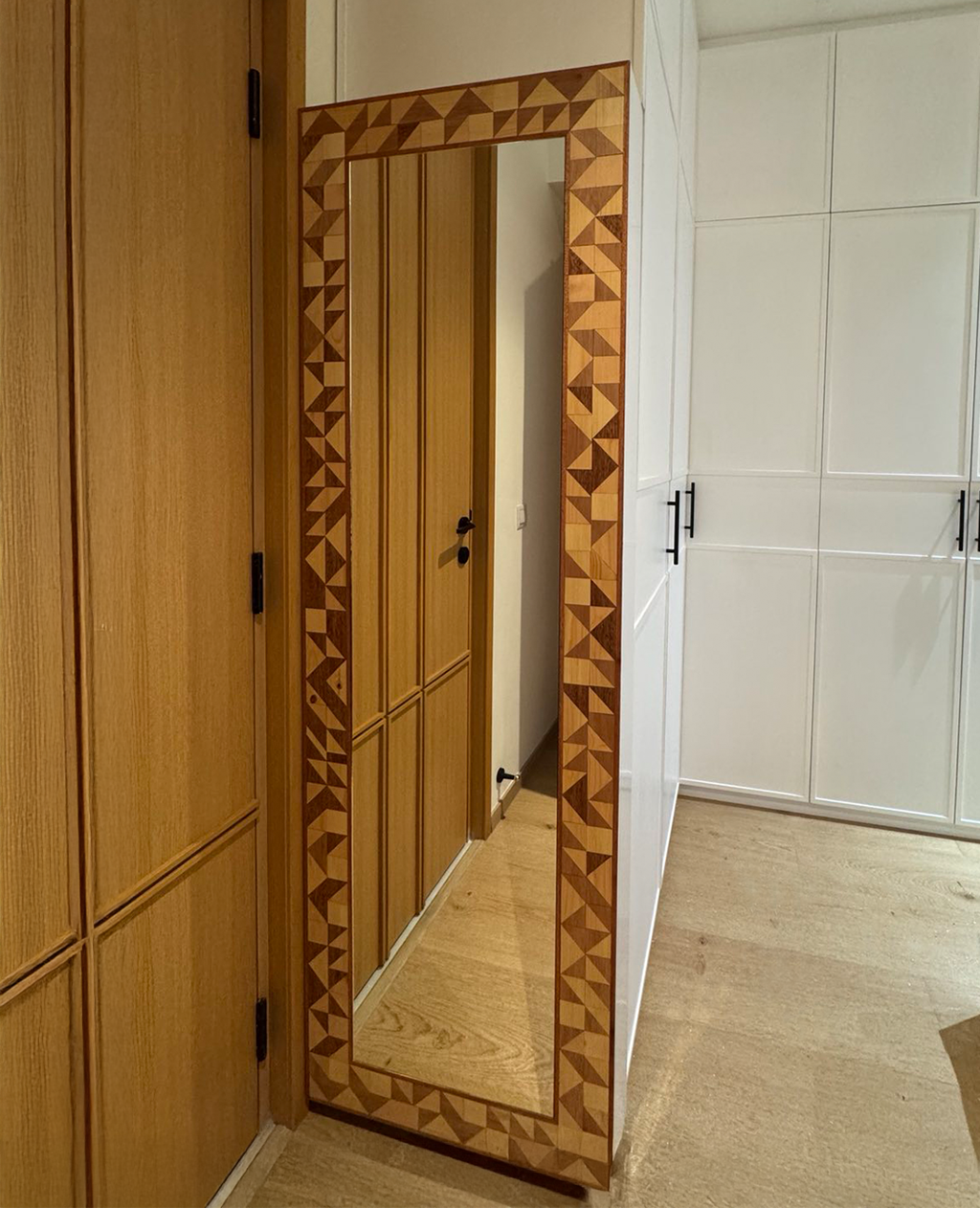 Dresser - Crisscross