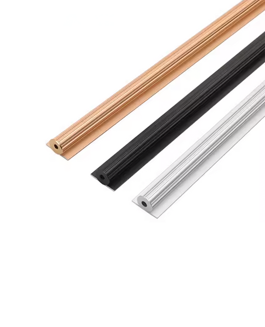Wardrobe door straightener